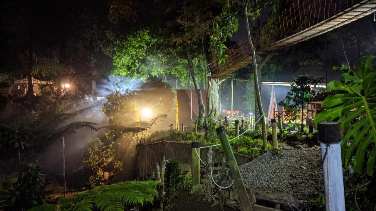 Penginapan Segitiga 2 Bandung Exterior photo