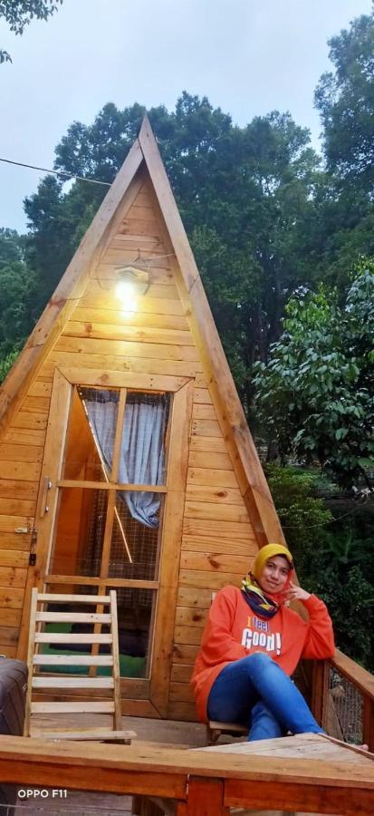 Penginapan Segitiga 2 Bandung Exterior photo